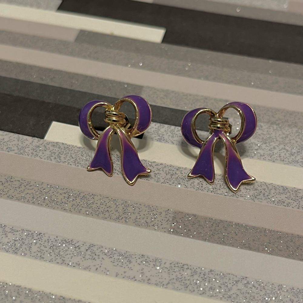 Vintage earrings c.1980s 🖤 - Picture 4 of 4